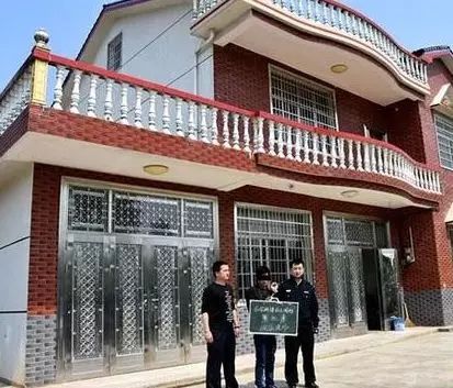 无语!常德两男子疯狂盗窃,连一条腊肉都不放过