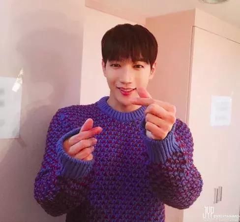 脸部动刀引起后遗症?兵役中的这个男idol竟下