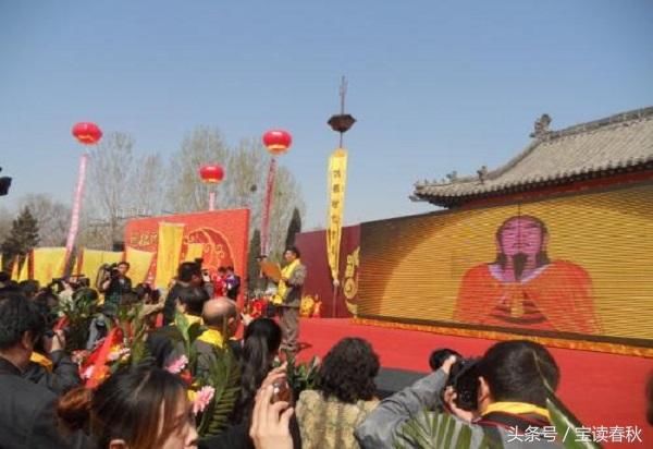 中国有三个尴尬小姓,说出口时让人不好意思,于是人们纷纷改姓