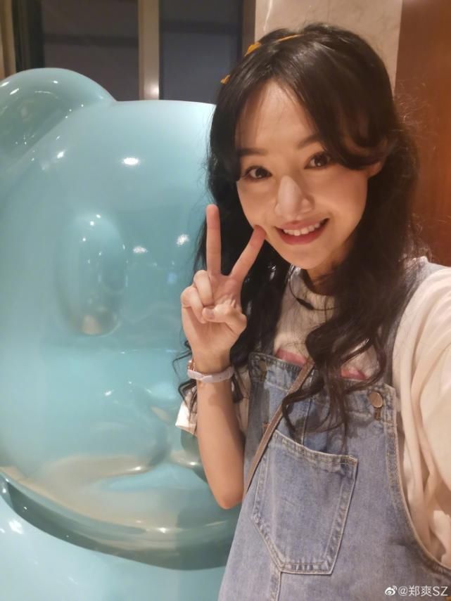 郑爽朱正廷辩论恋爱观，打断对方发言，态度不屑，表情被指像太妹