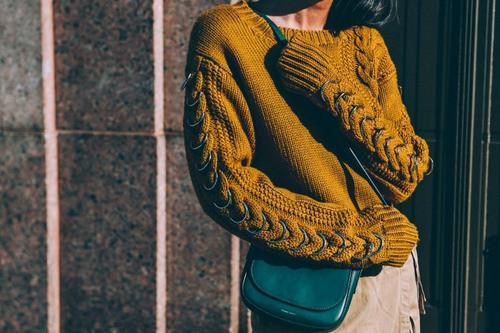 年后回来穿什么?19年开春花毛衣才最好看!