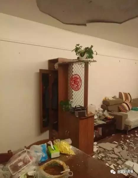 万科城业主家的棚,总往下掉……