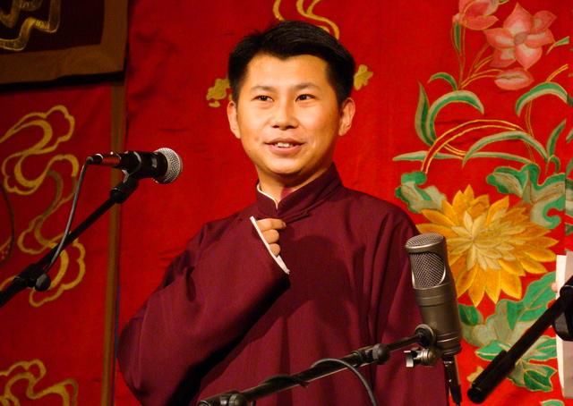 行走江湖真性情 体制外闲散艺人郭德纲带领德