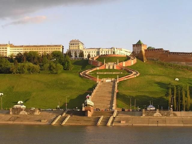 世界杯城市巡礼：我去高尔基的家乡，从不买套娃