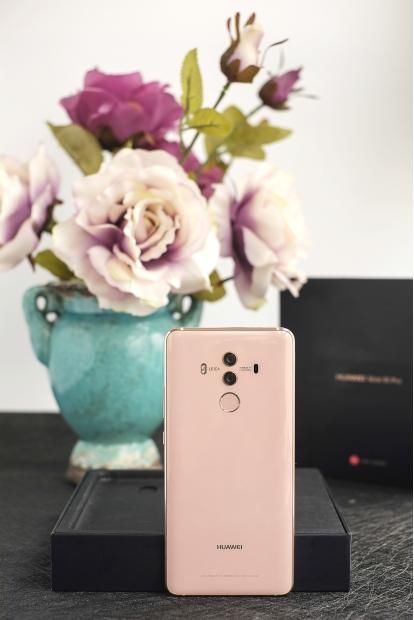 看华为Mate 10樱花粉,怎样获取少女们的心