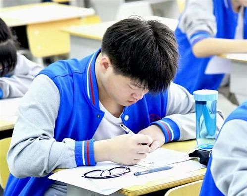 河北数位监考老师提醒高考生 考场上这些细节