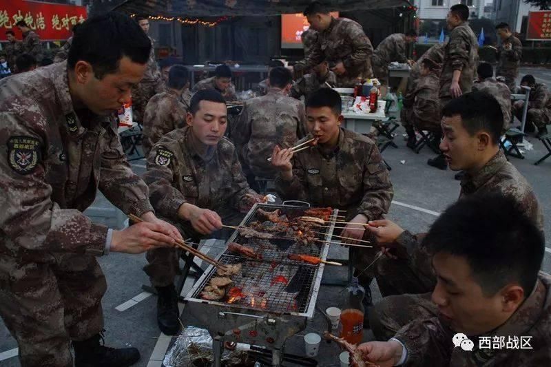 年夜饭大羊整只烤!只有在部队，才能体会到这种豪迈感