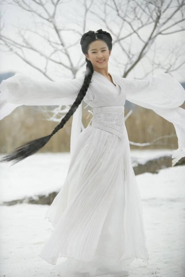 古装剧有四大美人,赵丽颖秀气,刘亦菲仙美,最后一个美