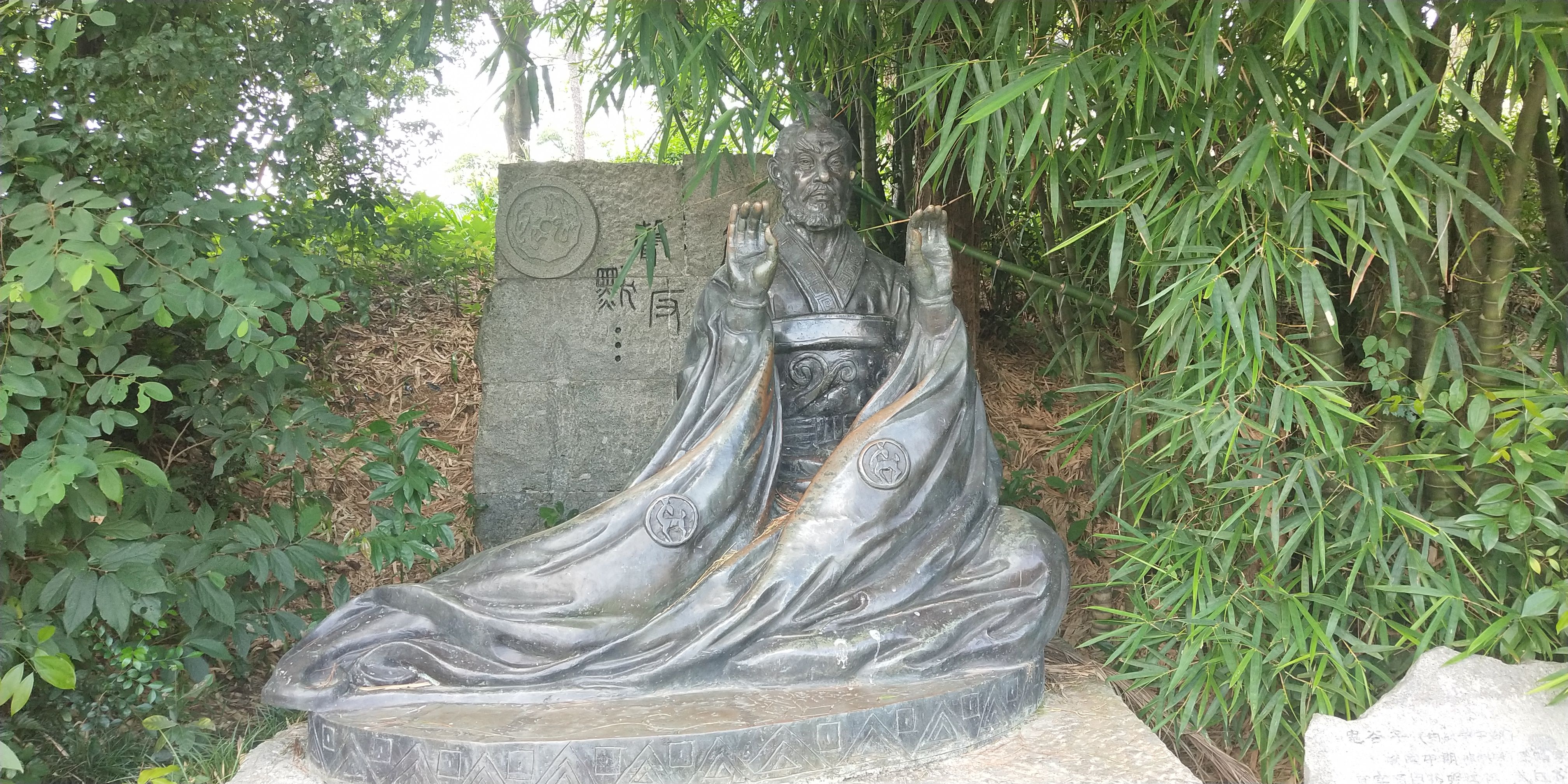 广东东莞:感受东莞虎英公园历史名人雕像的魅