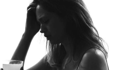 过敏性咽喉炎的症状 严重时可出现声音嘶哑