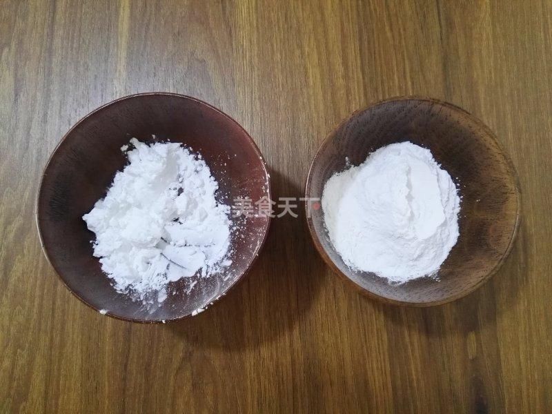 凉皮的简单做法,半碗淀粉一碗水,还不用洗面,三两下就搞定