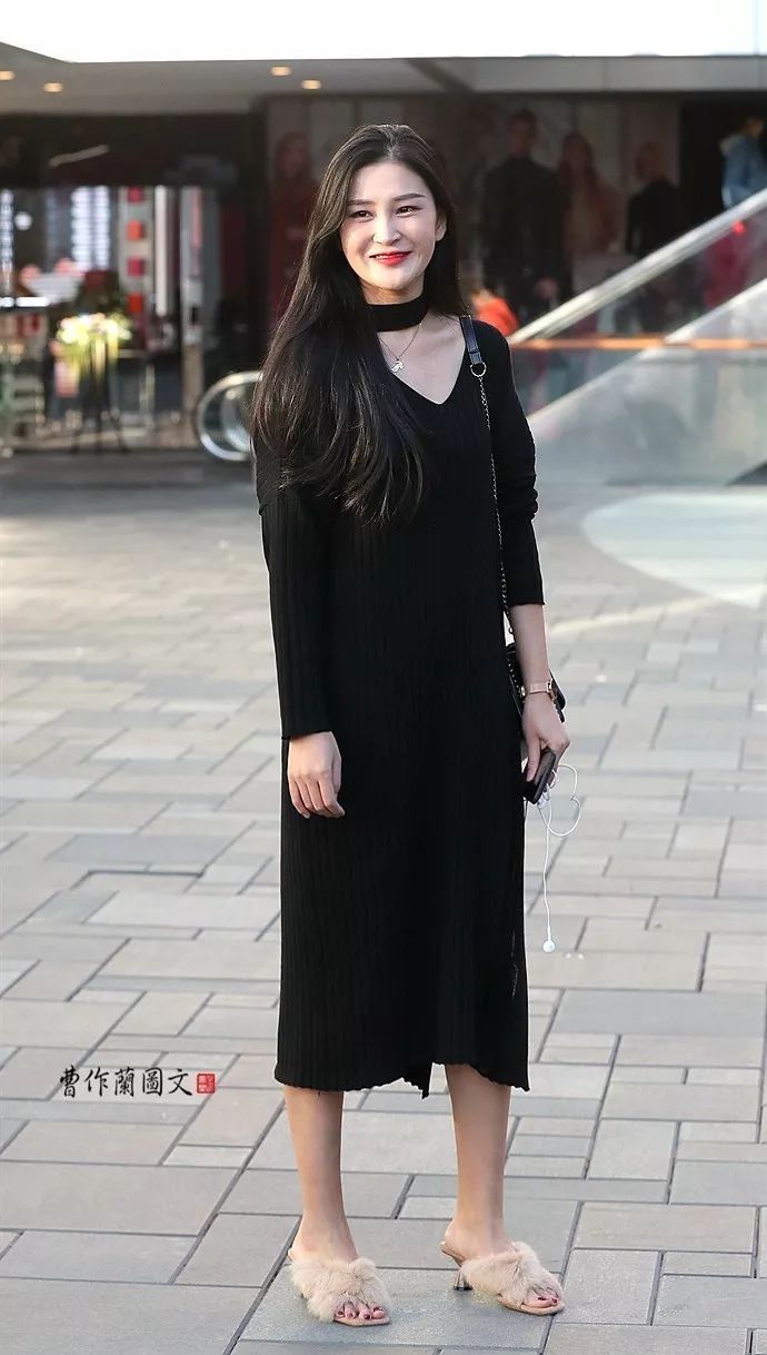 街拍:丝袜蝉翼龙凤,穿出薄如感觉的美女情趣肉色椅全自动图片图片