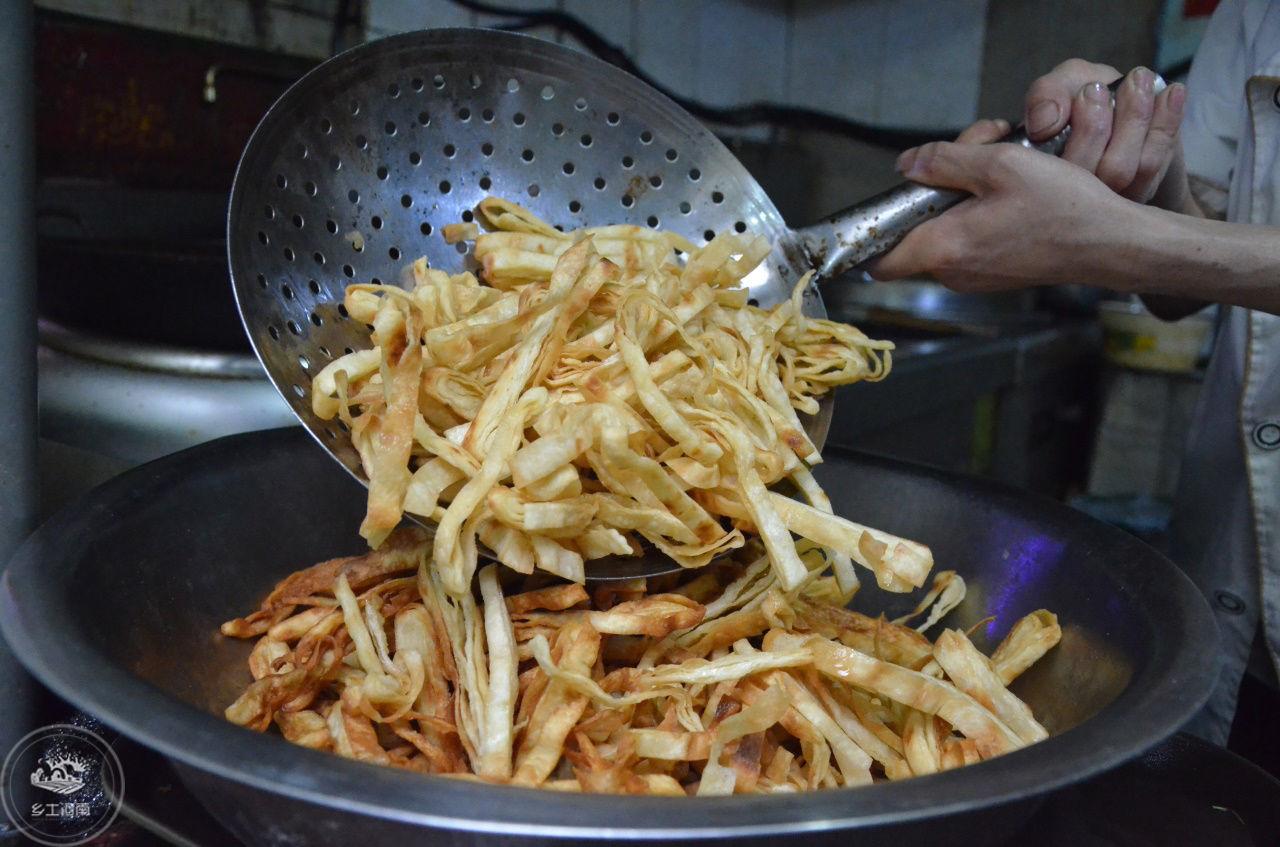 河南七旬老人40年专做这碗饭，十二块钱一碗，一天能卖400碗