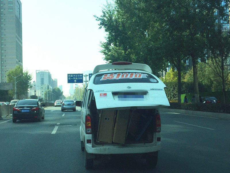 合肥 货拉拉 面包车涉非法载货 交警:如是客运证