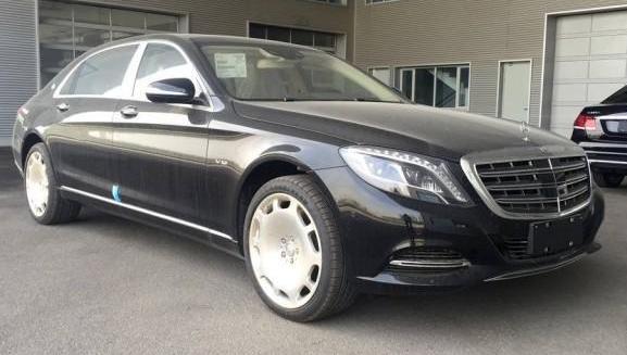 三辆进口定制奔驰开去贴膜, 被修理工问是哪个