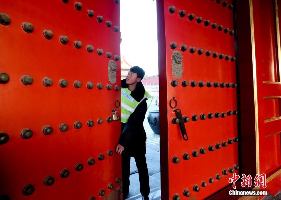 北京故宫进行2017年最后一次开放区域清场封