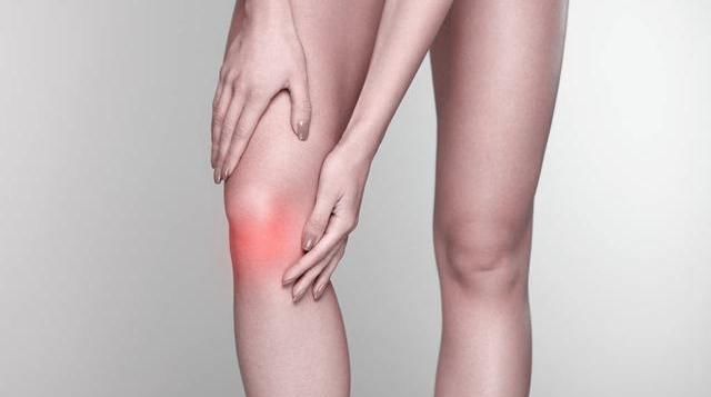 膝盖积液异常困扰,记住这几点能减少发作