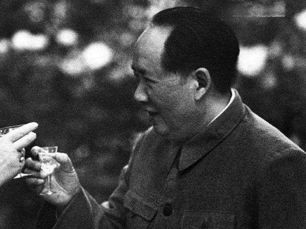 毛泽东请溥仪吃年夜饭 开国主席与末代皇帝