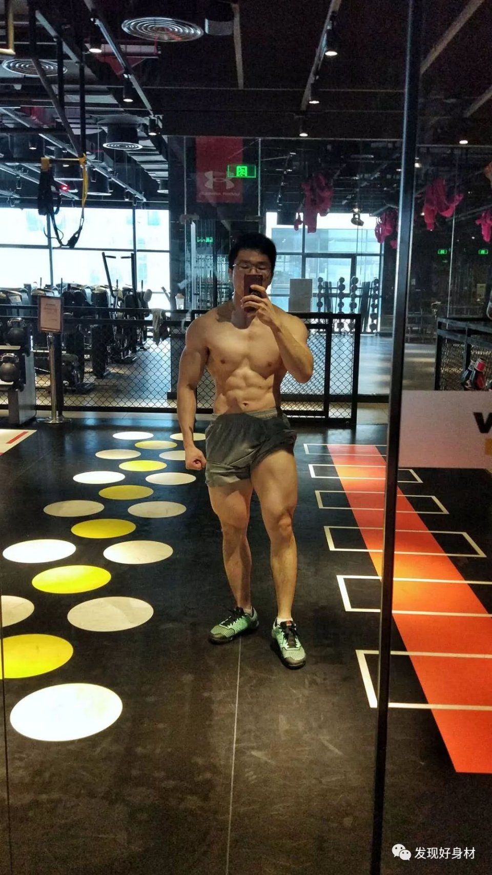 “当时肚子有肥肉,想练出腹肌,想法很单纯”