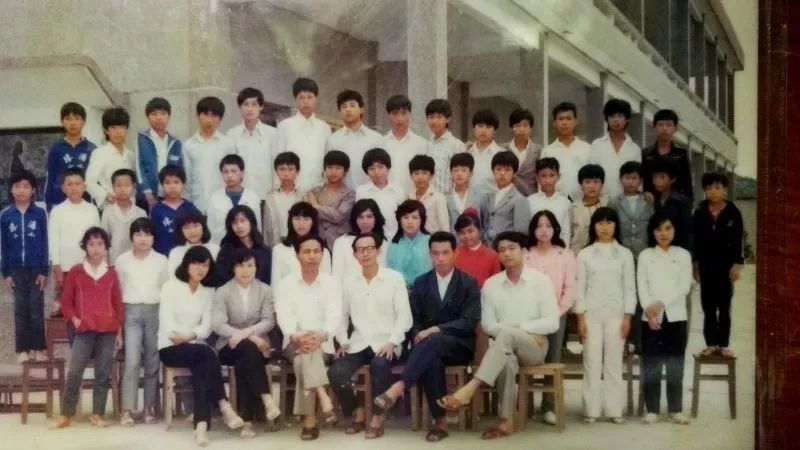 汕头市达濠第二中学的老照片:一组老毕业照,多少青春往事.