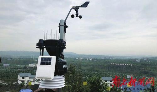 高科技!农田小型气象站服务新农村