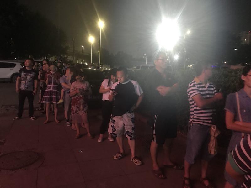 北京煤气明日每立方米涨价3毛5,市民熬夜排队