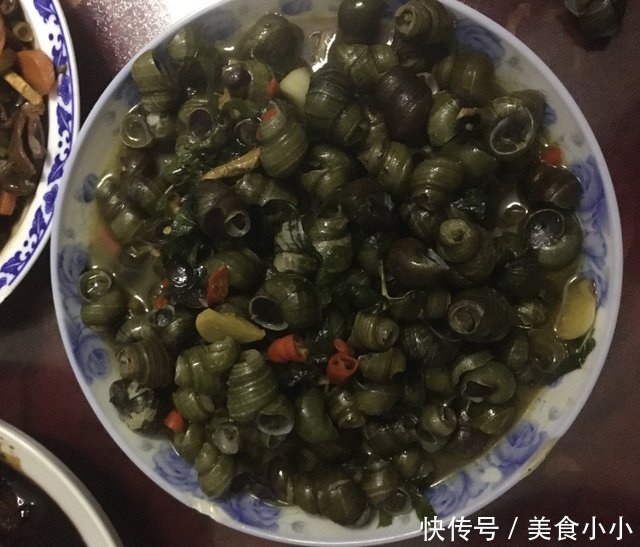 新媳妇刚刚过门后的第一次给家里人做饭，婆婆却嫌菜没胃口，看着