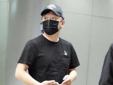 黄渤出席公安部发布会鞠躬致谢,情商到底有多