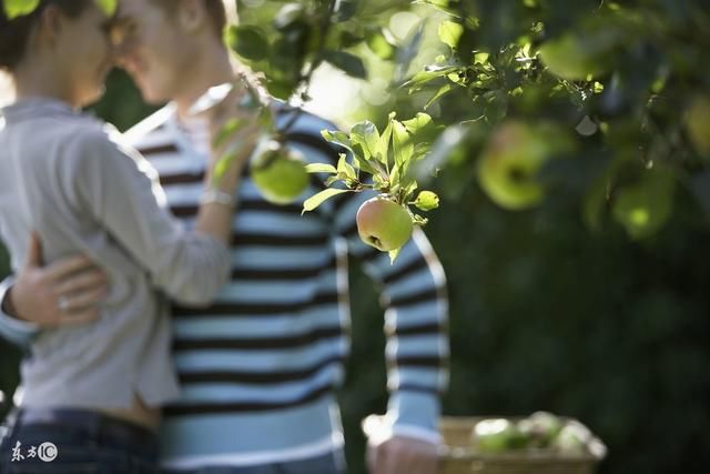 结婚前,父母要十五万彩礼,听到他们对话后,我伤