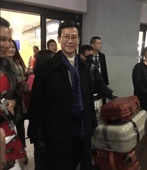 金庸曾给郑少秋题字,古龙也自叹不如,书法,题字,题匾,名家,真迹,cntizi.com