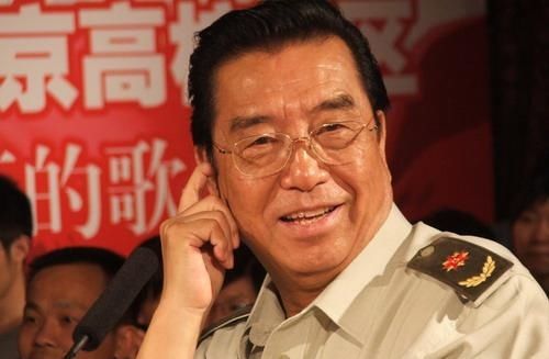 81岁老歌唱家李双江仍然各地商演演出，近照曝光精神抖擞红光满面