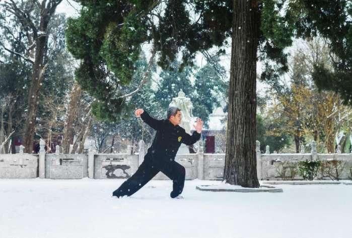 中国武魂: 关中红拳传人在大雪中切磋武艺, 展示中华武术的魅力!