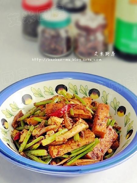 芹菜豆干炒鱿鱼须