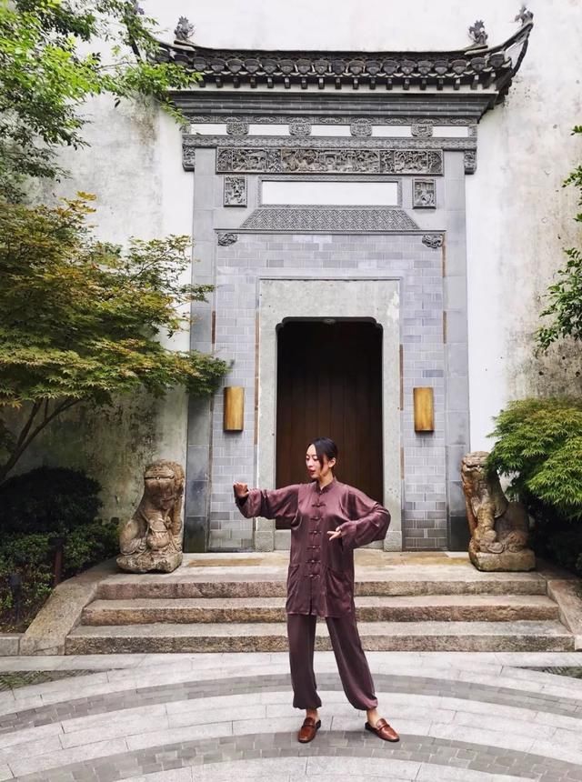 上海也有极致的避世酒店!仅靠35间别墅和一座古戏台成为江浙最向