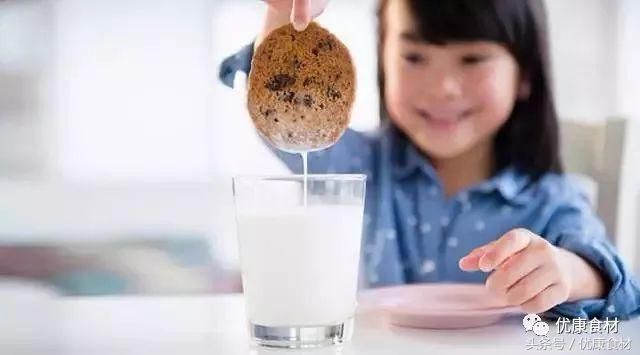 优康食材 | 宝宝几岁能喝牛奶？儿童牛奶营养好，更适合宝宝喝？