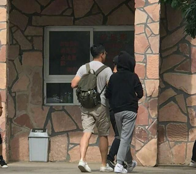 大s汪小菲综艺节目唱歌 t01518eeff91fdb7d0a.jpg