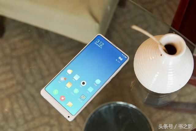 小米8正式出炉,对比一加6、小米MIX2S等,谁最