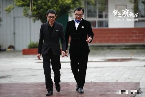 学摄影一个月工资多少