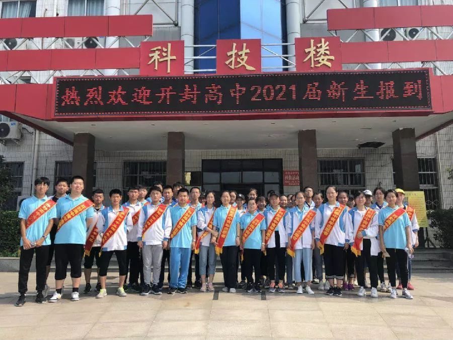 我校青年志愿者开展迎新生志愿服务活动