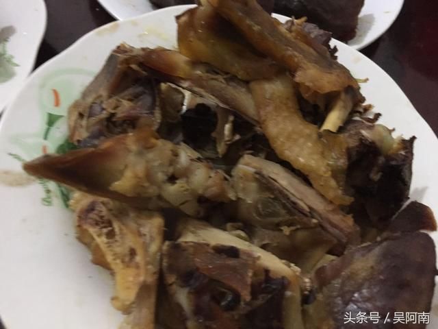 大姨妈家拜年,她却端了一大盘青菜招待我们,真相让我们感动
