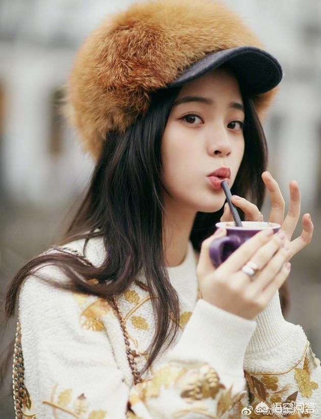 尽管欧阳娜娜演技被频频吐槽,为何她仍可以稳稳端住娱乐圈这碗饭