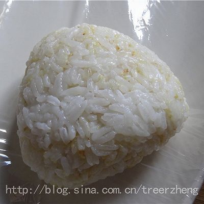如何包三角饭团 t0152a65ae8fb69fd98.jpg