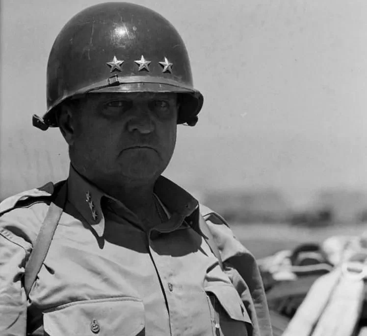 平安夜前，美第8集团军司令沃克被韩国军车撞死!