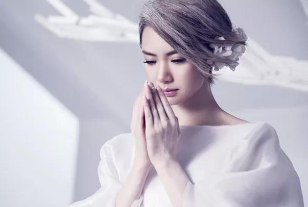 八位混血女星:莫文蔚混四国却最丑,最美不是杨