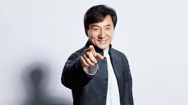 成龙发文亲自打假 提醒网友勿信冒牌成家班