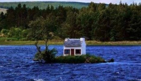 世界上最小的房子,有的带车轮,有的像颗蛋,你敢