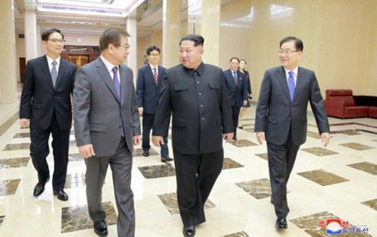 图集|金正恩会见韩总统特使团并举行晚宴，朝媒:气氛温暖