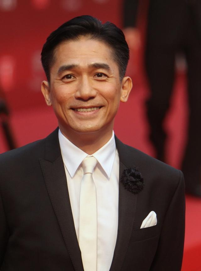 很多人都觉得朱一龙与梁朝伟长得很像!你也是