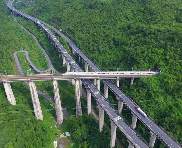 全球最壮观的三条路全部在中国，全程建桥挖隧道，一路美景绝美