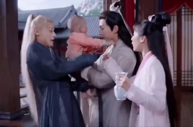 琉璃结局：璇玑婚后成最不靠谱娘亲，把孩子塞给司凤，惨了腾蛇